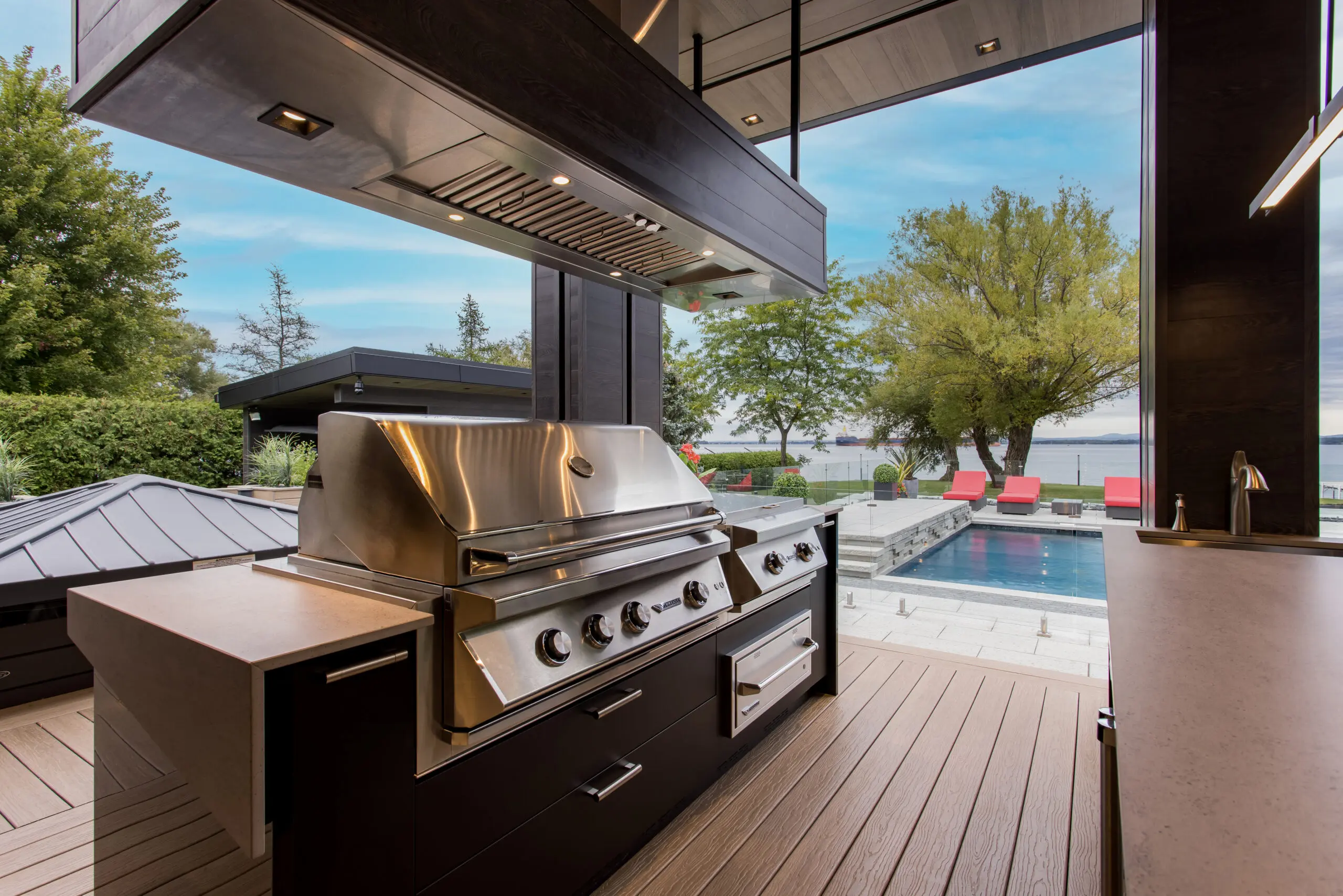 Custom outdoor kitchen by XMT Construction