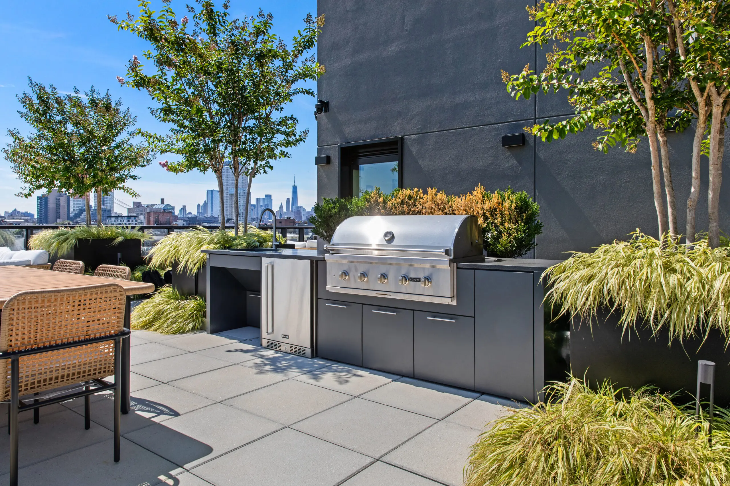 Custom Station Grill outdoor kitchen by XMT Construction