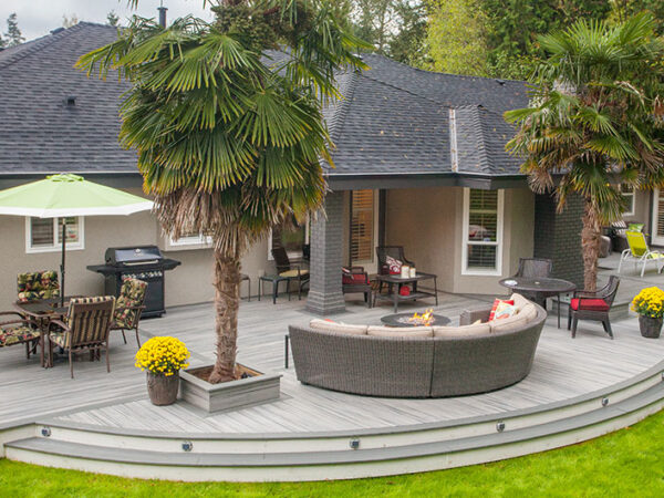 Curved edge DECK with curved furniture CURVED DECK, GROUND LEVEL PATIO DECK, TREX composite deck installation